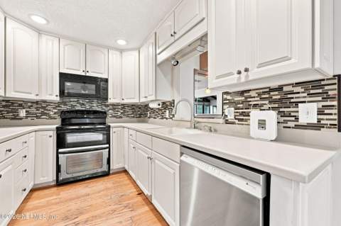 248 Johnston Avenue, Jacksonville FL - photo 15 of 35