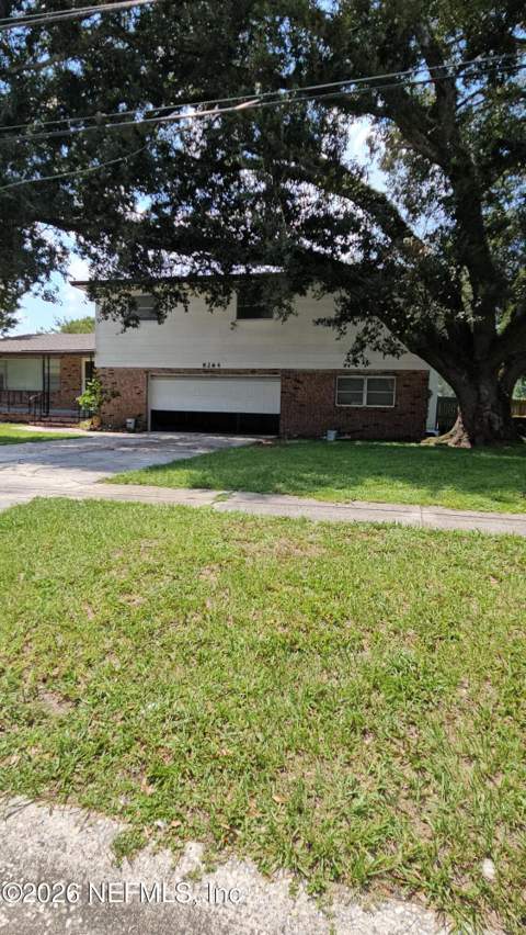 8264 Caravelle Drive, Jacksonville FL - photo 6 of 37