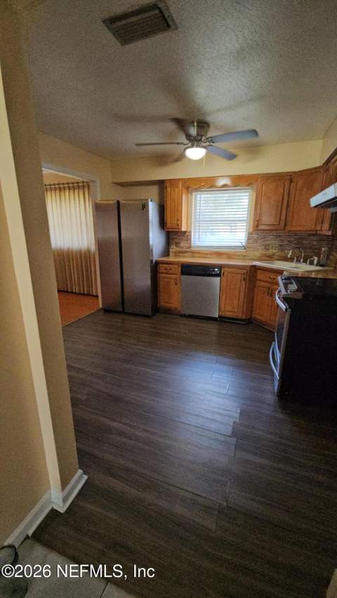 8264 Caravelle Drive, Jacksonville FL - photo 13 of 37