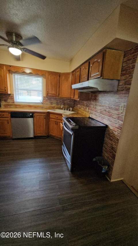 8264 Caravelle Drive, Jacksonville FL - photo 14 of 37