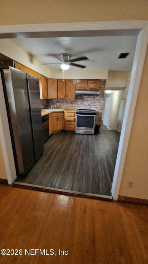 8264 Caravelle Drive, Jacksonville FL - photo 18 of 37
