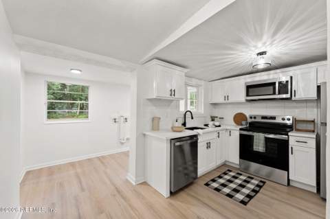 5604 Cruz Road, Jacksonville FL - photo 10 of 15