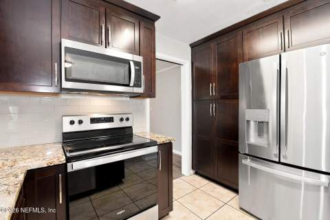 6418 Bayfield Drive, Jacksonville FL - photo 7 of 21