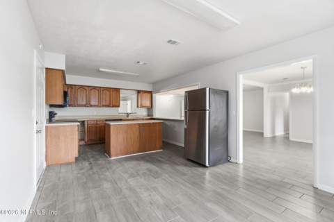 10505 Akers Drive, Jacksonville FL - photo 8 of 30