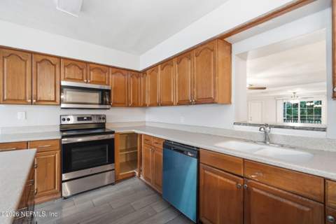 10505 Akers Drive, Jacksonville FL - photo 9 of 30