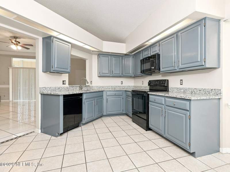 3 bedroom Single Family Residence at 8167 Loch Lomond Lane, Highland Lakes, Jacksonville — photo 5