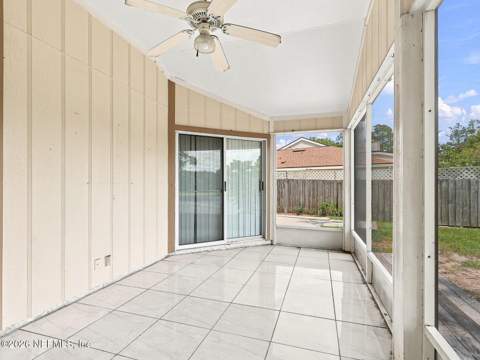 8167 Loch Lomond Lane, Jacksonville FL - photo 8 of 21