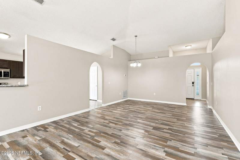 3 bedroom Single Family Residence at 7266 Nottinghamshire Drive, St James Place, Jacksonville — photo 4