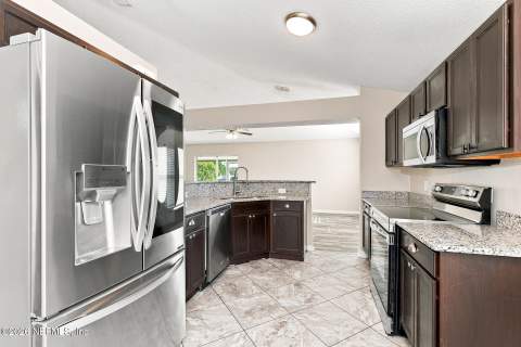 7266 Nottinghamshire Drive, Jacksonville FL - photo 6 of 21
