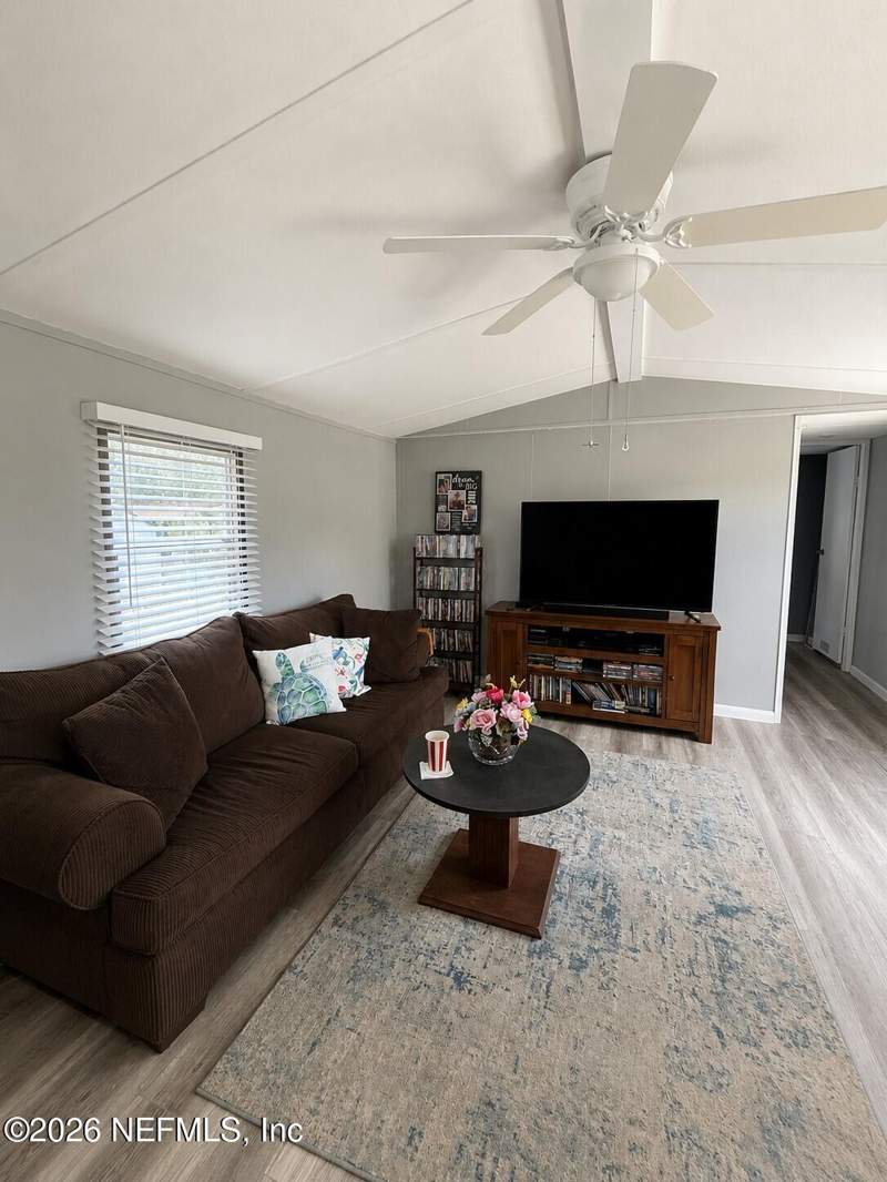 2 bedroom Manufactured Home at 85374 Tinya Road, Yulee, Yulee — photo 3