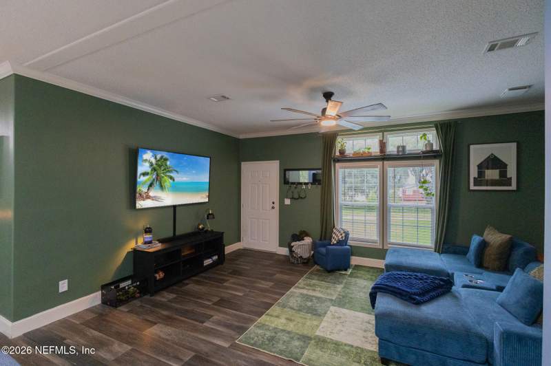 3 bedroom Mobile Home at 143 Little Orange Lake Drive, Metes & Bounds, Hawthorne — photo 4