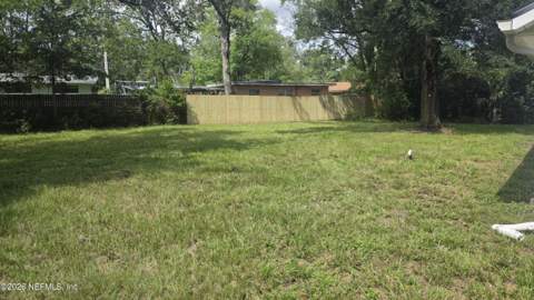 8113 Bazaine Drive, Jacksonville FL - photo 17 of 56