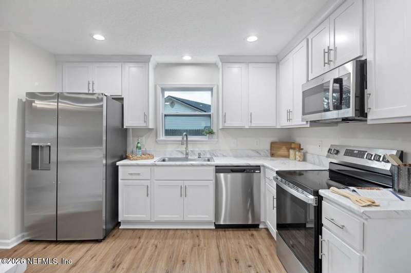3 bedroom Single Family Residence at 7185 Loves Drive, Pleasant Oaks, Jacksonville — photo 4