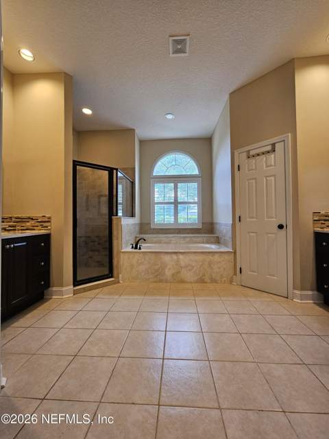 14414 Cherry Lake Drive, Jacksonville FL - photo 18 of 46