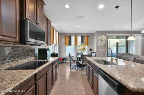 549 Amber Creek Drive, Jacksonville FL - photo 10 of 47