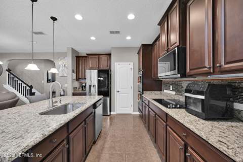 549 Amber Creek Drive, Jacksonville FL - photo 12 of 47