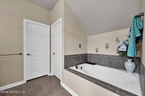549 Amber Creek Drive, Jacksonville FL - photo 22 of 47