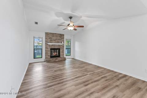 14228 Falcon Crest Drive, Jacksonville FL - photo 8 of 31