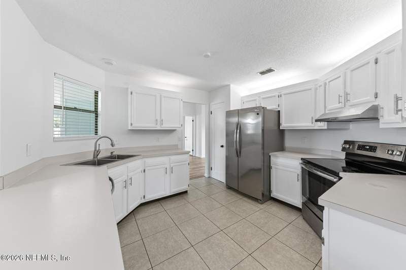 4 bedroom Single Family Residence at 14228 Falcon Crest Drive, Villages Of Pablo, Jacksonville — photo 5