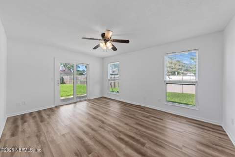 14228 Falcon Crest Drive, Jacksonville FL - photo 12 of 31