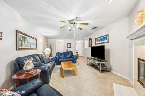 4071 Laurelwood Drive, Jacksonville FL - photo 16 of 39