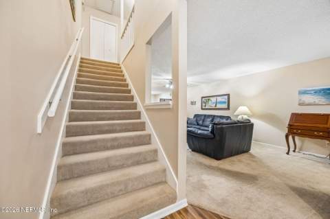 4071 Laurelwood Drive, Jacksonville FL - photo 24 of 39