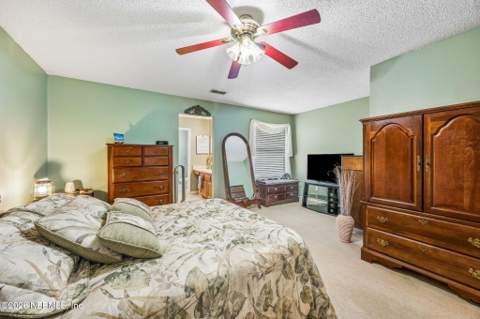 4071 Laurelwood Drive, Jacksonville FL - photo 10 of 39