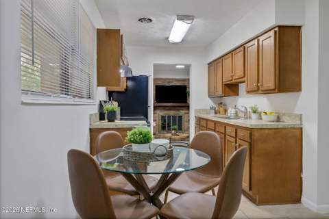 4405 Rainer Road, Jacksonville FL - photo 10 of 40