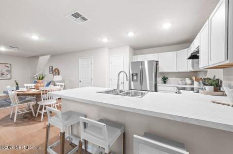 8404 Berry Avenue, Jacksonville FL - photo 6 of 33