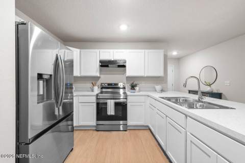 8404 Berry Avenue, Jacksonville FL - photo 8 of 33