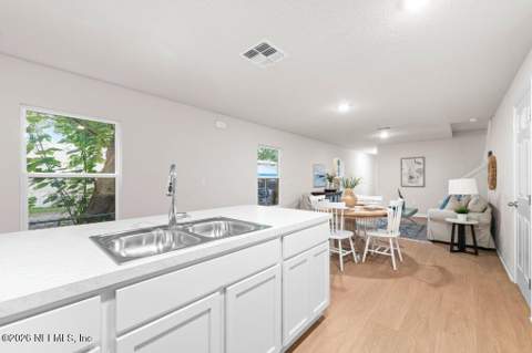 8404 Berry Avenue, Jacksonville FL - photo 9 of 33