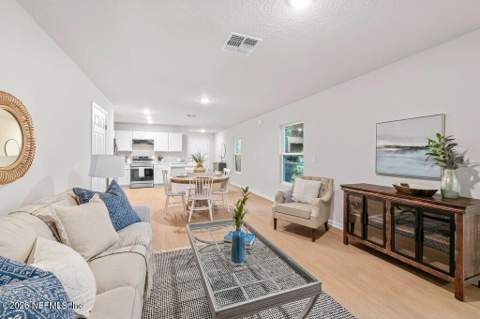 8404 Berry Avenue, Jacksonville FL - photo 16 of 33