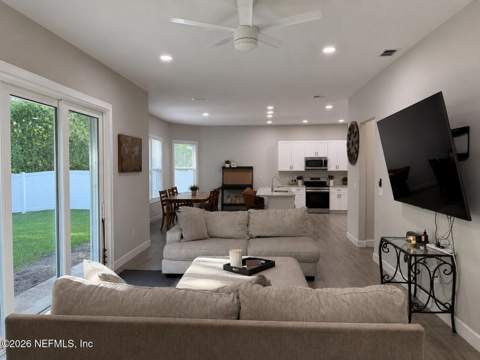 7160 Palm Reserve Lane, Jacksonville FL - photo 6 of 34