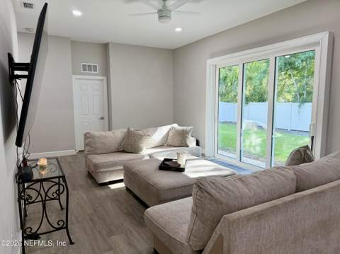 7160 Palm Reserve Lane, Jacksonville FL - photo 9 of 34