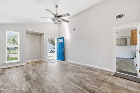 6657 Periwinkle Drive, Jacksonville FL - photo 8 of 28