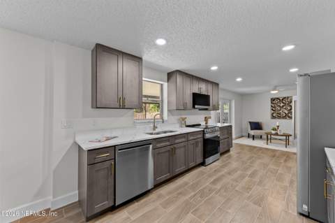 4250 Huntington Forest Boulevard, Jacksonville FL - photo 17 of 50