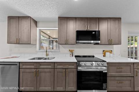 4250 Huntington Forest Boulevard, Jacksonville FL - photo 15 of 47