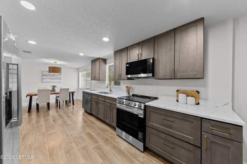 4250 Huntington Forest Boulevard, Jacksonville FL - photo 13 of 47