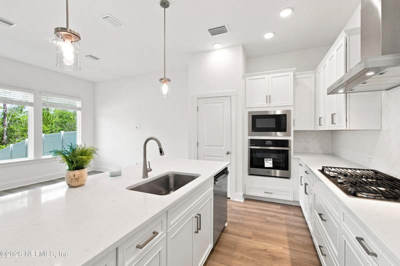 4 bedroom Townhouse at 10255 Mineral Road, Kettering at eTown, Jacksonville — photo 5