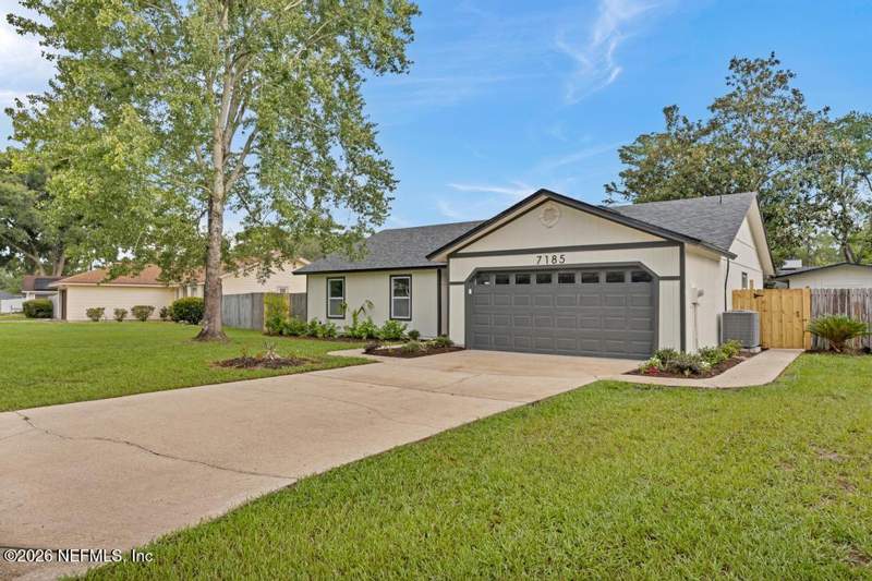 3 bedroom Single Family Residence at 7185 Loves Drive, Pleasant Oaks, Jacksonville — photo 2