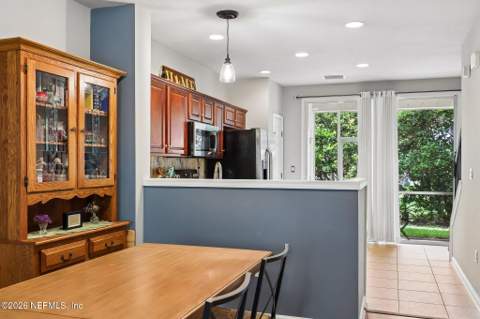 8109 Summer Palm Court, Jacksonville FL - photo 12 of 43
