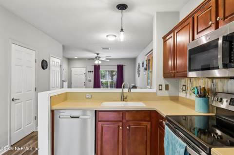 8109 Summer Palm Court, Jacksonville FL - photo 16 of 43