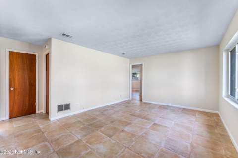 3461 Lenczyk Drive, Jacksonville FL - photo 7 of 38