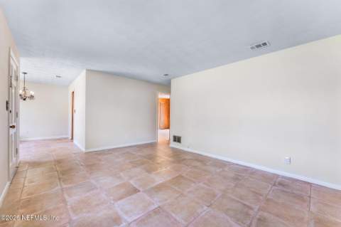 3461 Lenczyk Drive, Jacksonville FL - photo 9 of 38