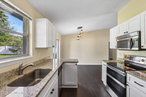 6314 Ortega Farms Boulevard, Jacksonville FL - photo 10 of 33