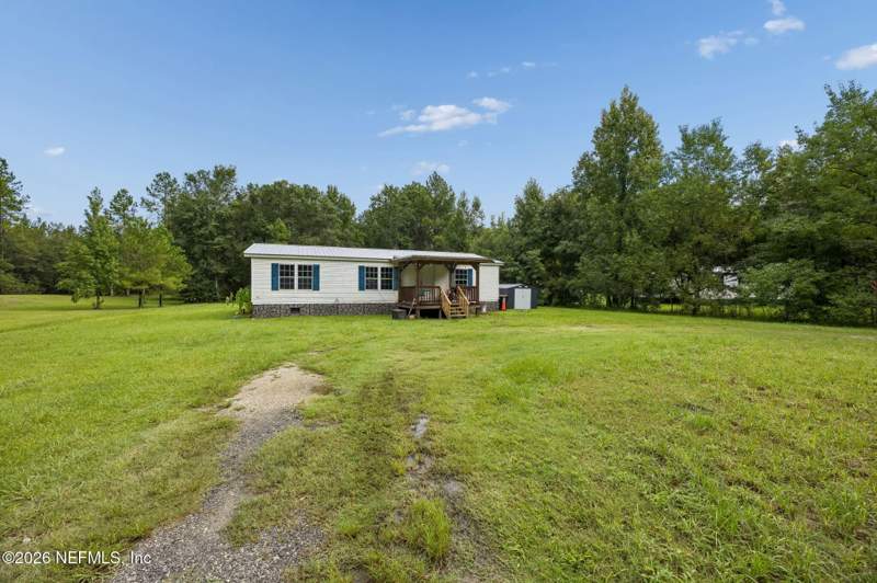 3 bedroom Mobile Home at 151076 County Road 108, Metes & Bounds, Hilliard — photo 3