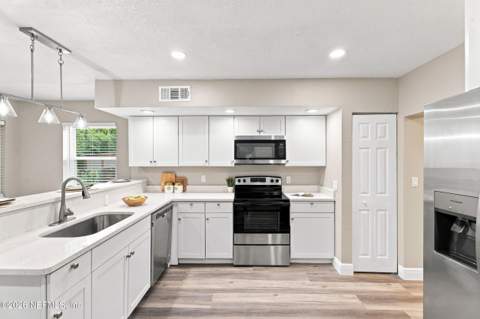 517 Nightingale Road, Jacksonville FL - photo 13 of 33