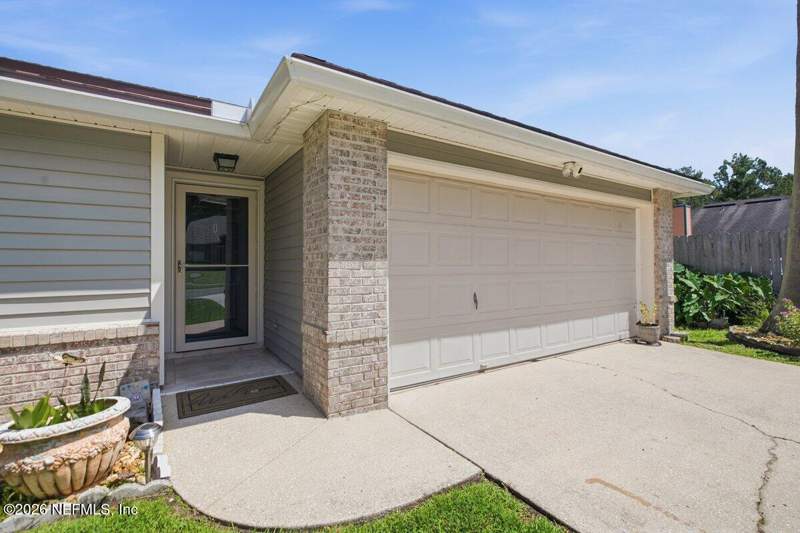 3 bedroom Single Family Residence at 7831 Ingonish Place, Greyfield, Jacksonville — photo 2