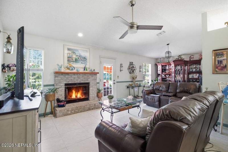 3 bedroom Single Family Residence at 7831 Ingonish Place, Greyfield, Jacksonville — photo 4