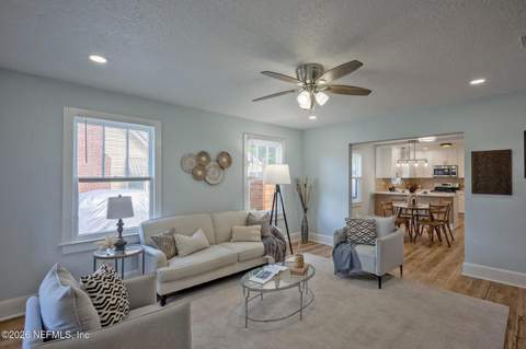 4014 Dellwood Avenue, Jacksonville FL - photo 6 of 40